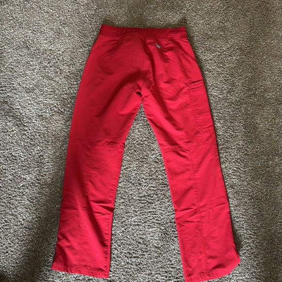 FIGS Red Kade cargo scrub pants - Picture 2 of 2
